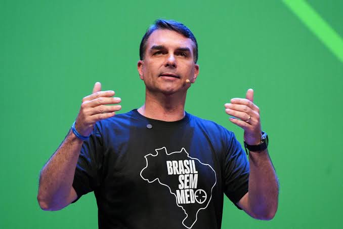 who is Flávio Bolsonaro